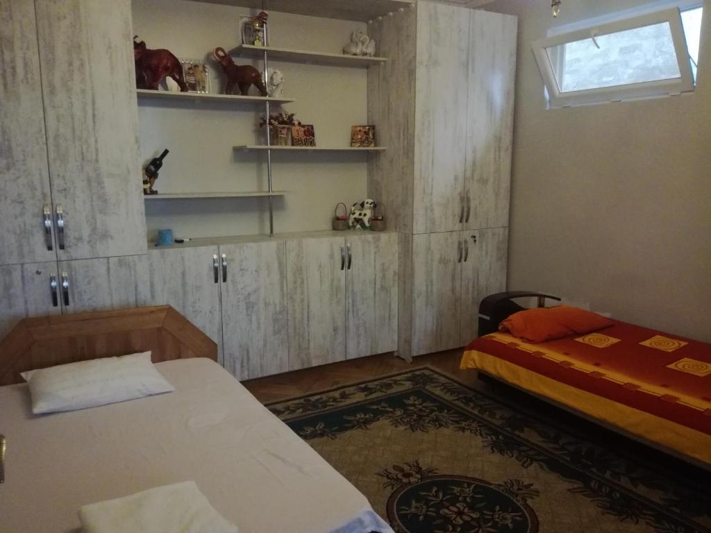 saba and luka room 2